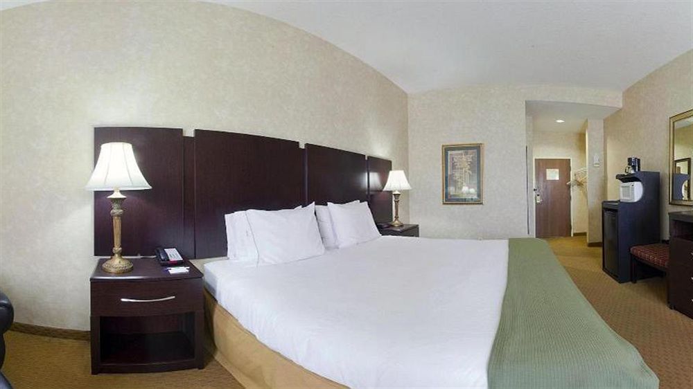 Holiday Inn Express Prince Frederick By Ihg Экстерьер фото