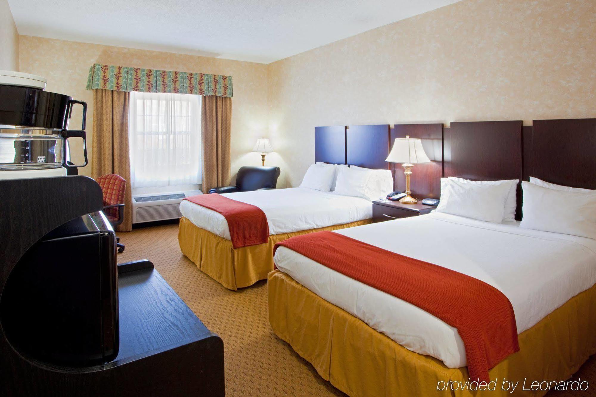 Holiday Inn Express Prince Frederick By Ihg Номер фото