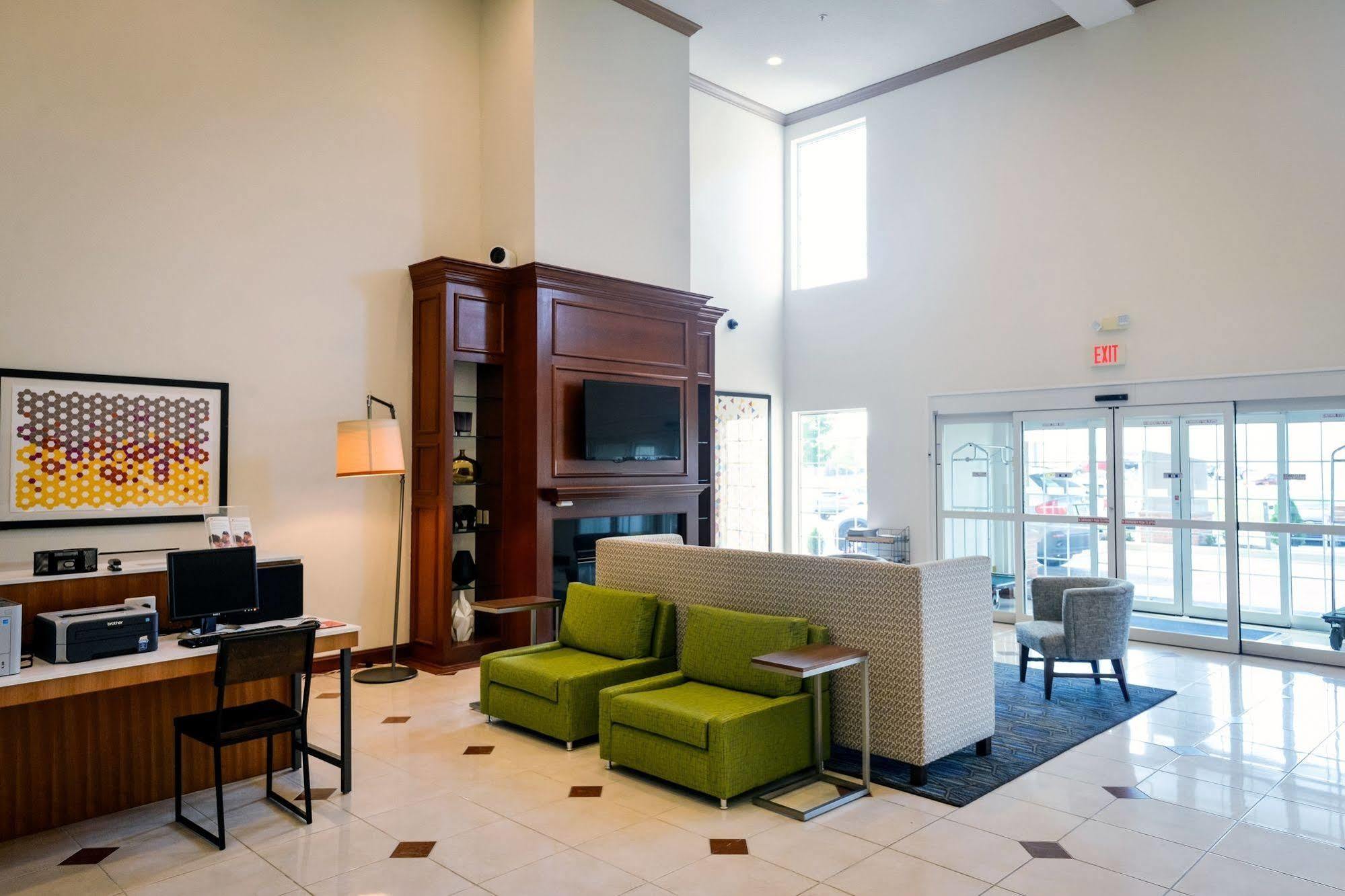 Holiday Inn Express Prince Frederick By Ihg Экстерьер фото