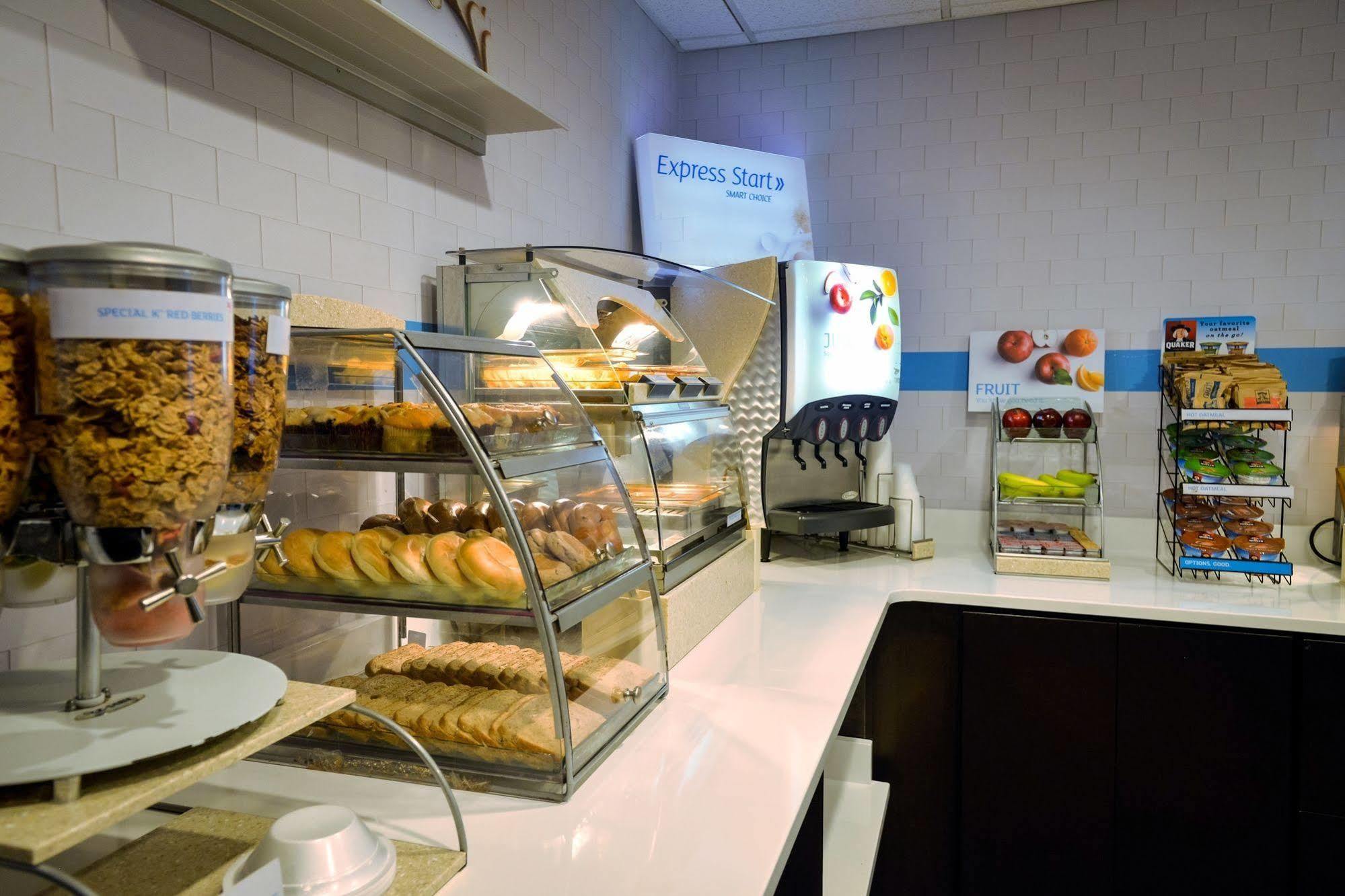 Holiday Inn Express Prince Frederick By Ihg Экстерьер фото