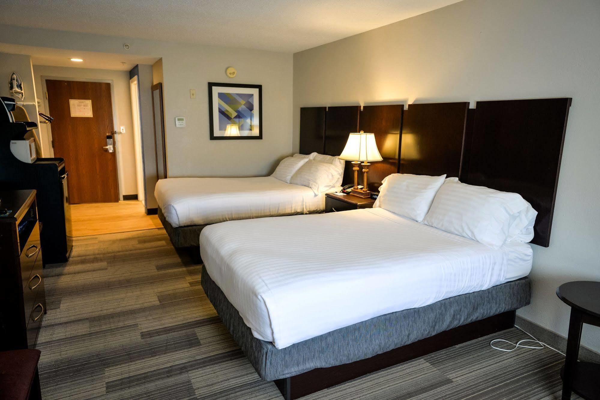 Holiday Inn Express Prince Frederick By Ihg Экстерьер фото