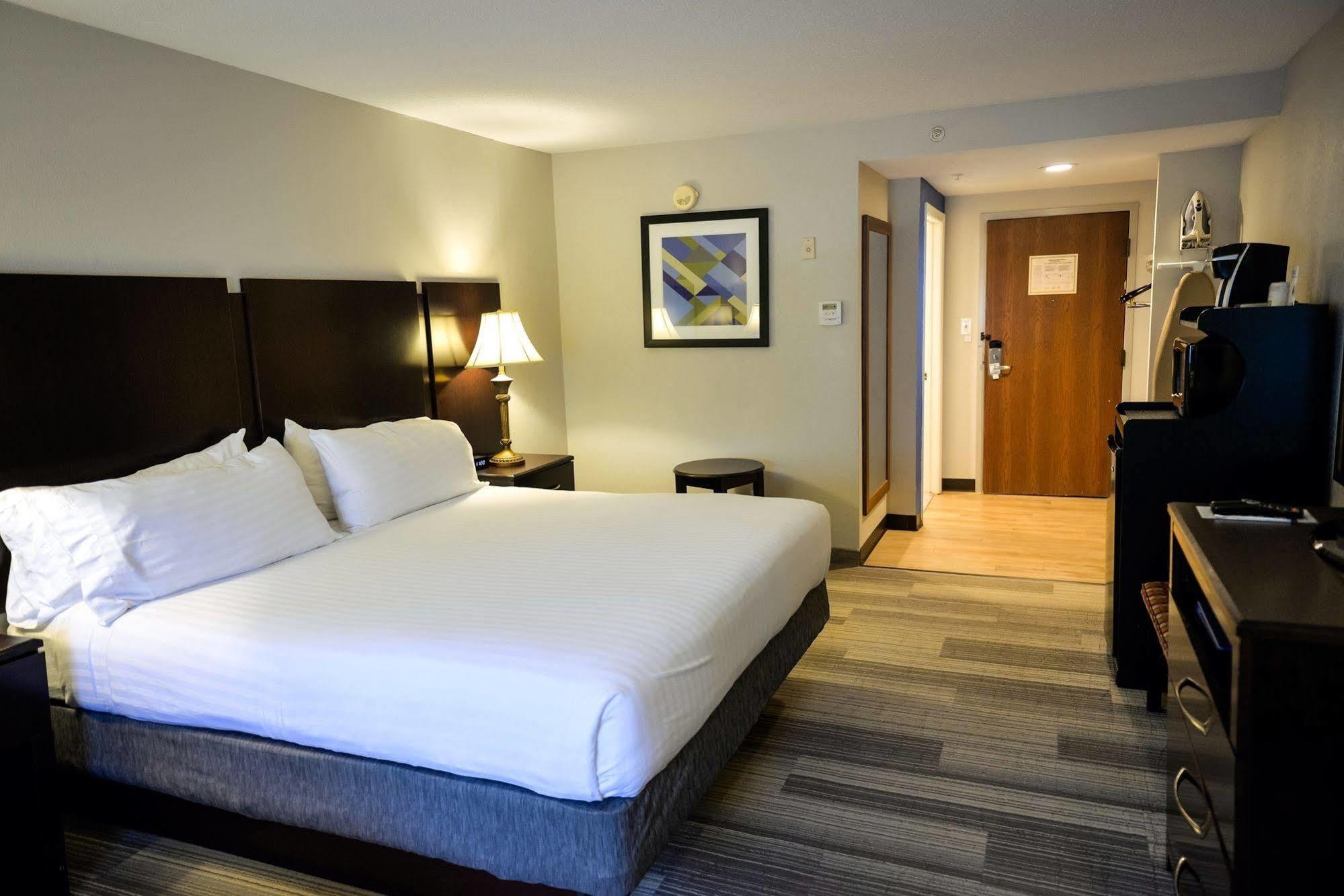 Holiday Inn Express Prince Frederick By Ihg Экстерьер фото